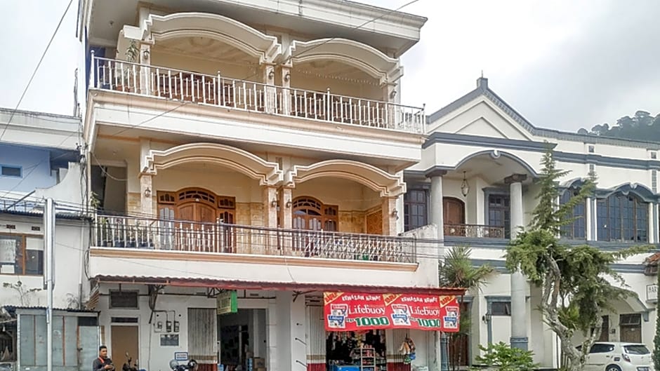 Villa Al Barokah Syariah Family Mitra RedDoorz near Sarangan Lake