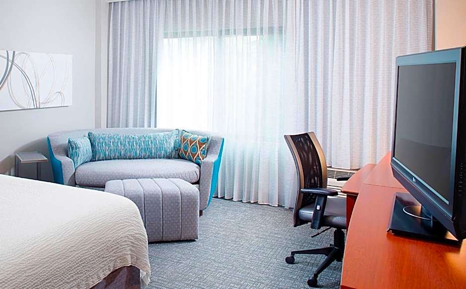 Courtyard by Marriott Roanoke Airport