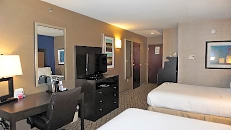 Standard King Room with Roll-in Shower - Mobility Accessible