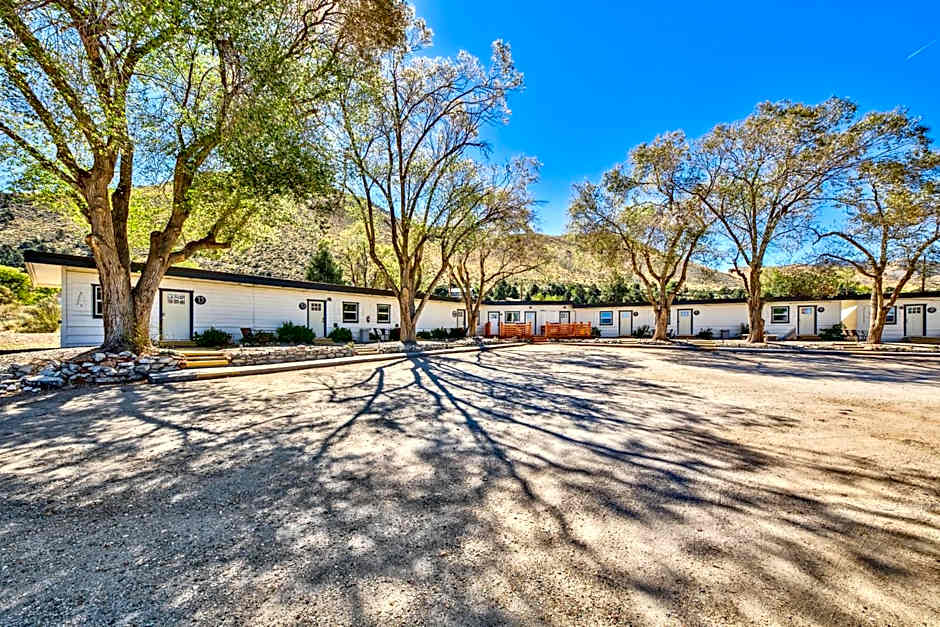 The Historic West Walker Motel