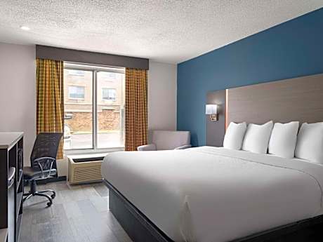 1 King Bed Mobility/Hearing Accessible Room Roll-In Shower Non-Smoking