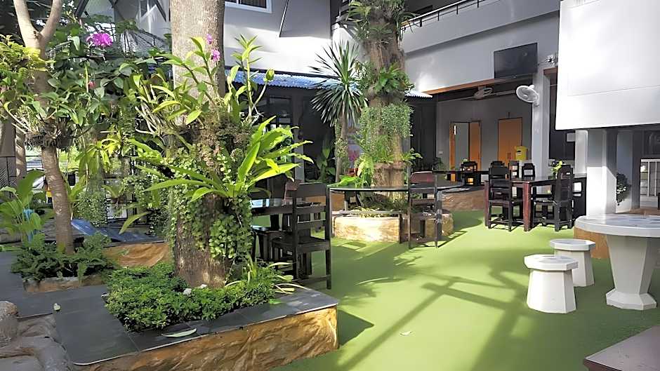 First And Frang Hotel