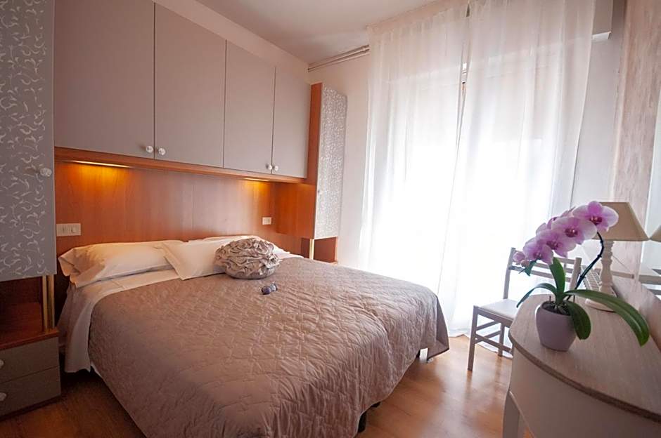 Zdjęcie 1 z 9 — Budget 1 Double Bed or 2 Beds