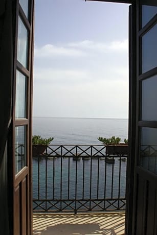 Single Room with Balcony and Sea View