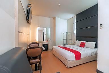 RedDoorz @ Jalan Gunung Sahari