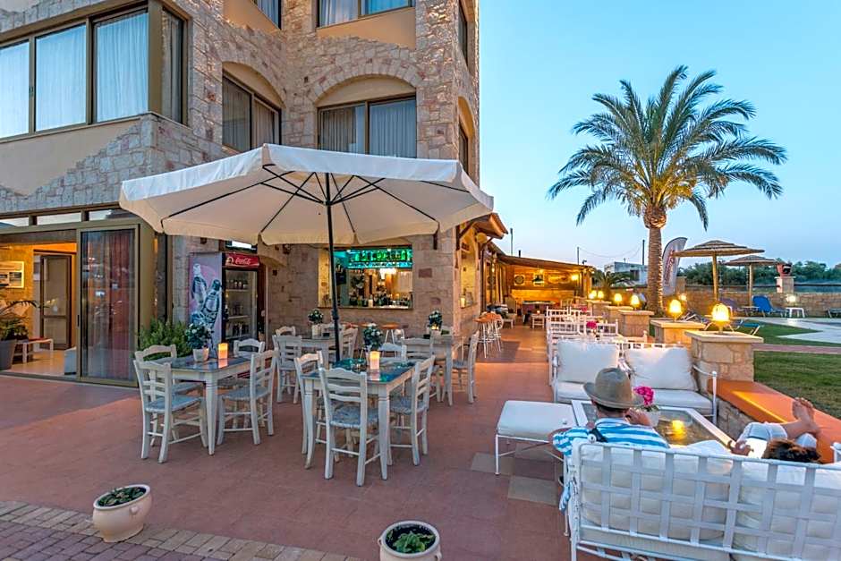 Danelis Studios & Apartments