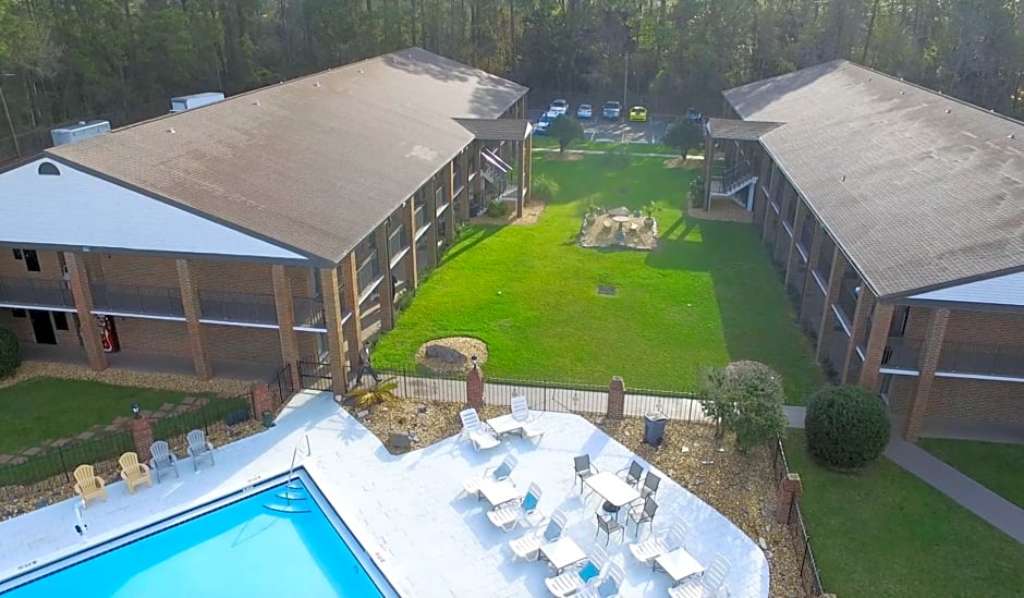 At Home Inn - Pensacola