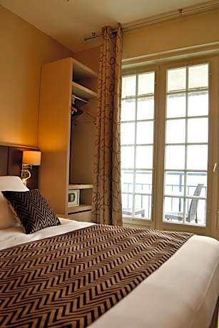Standard Double Room with Sea View and Balcony
