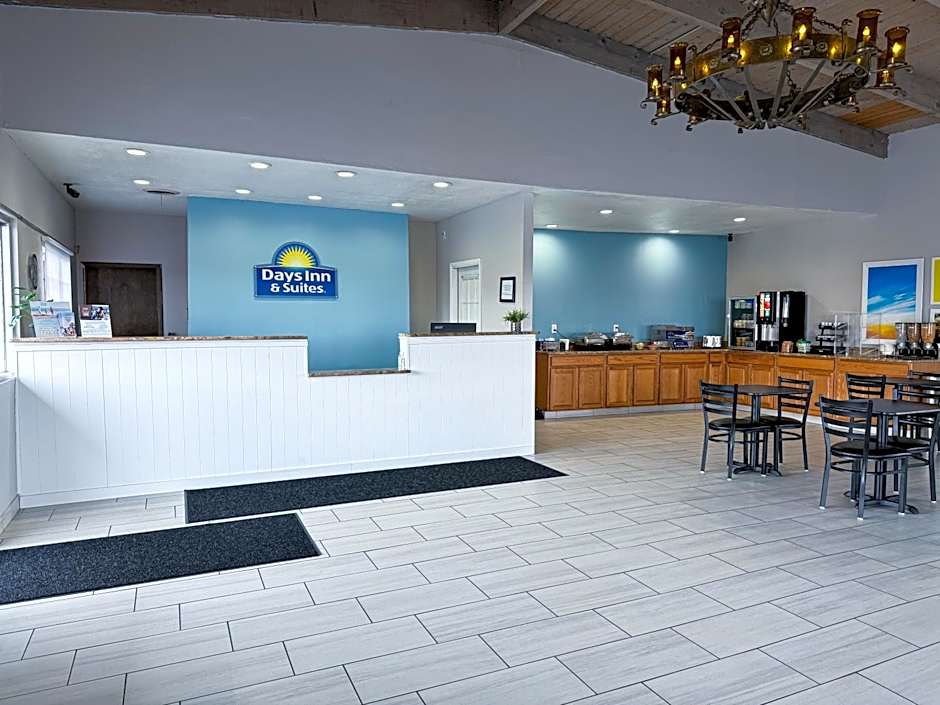 Days Inn & Suites by Wyndham Santa Rosa