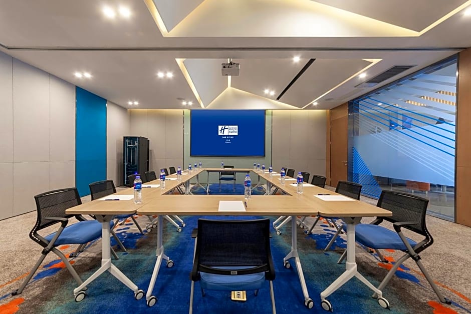 Holiday Inn Express Pinghu, an IHG Hotel