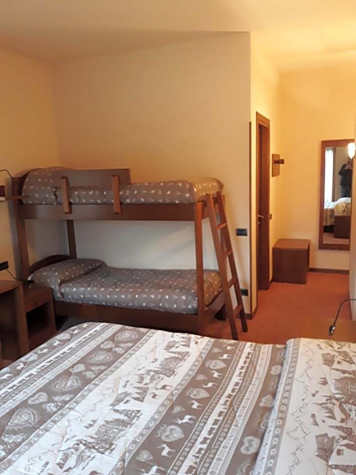 Photo 1 of 1 of Quadruple Room