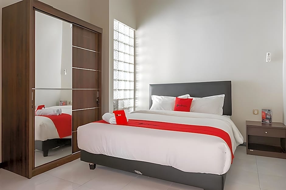 RedDoorz @ Soekarno Hatta Indah