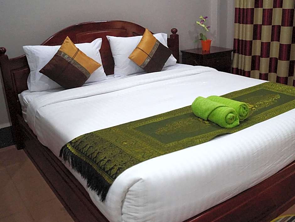 Zdjęcie 1 z 38 — Phetphaylin Hotel