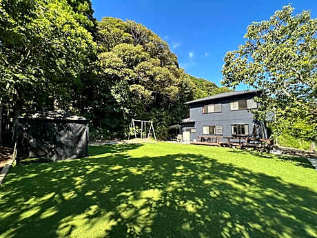 森の香りに包まれたプライベート空間でマイデバイスイマーシブ体験を堪能できる贅沢--BlueFlow KATSUURA