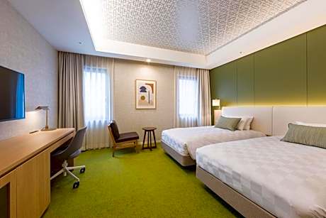 Premium Twin Room - Non-Smoking