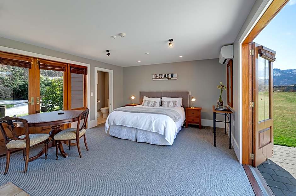 Manata Homestead & Lodge