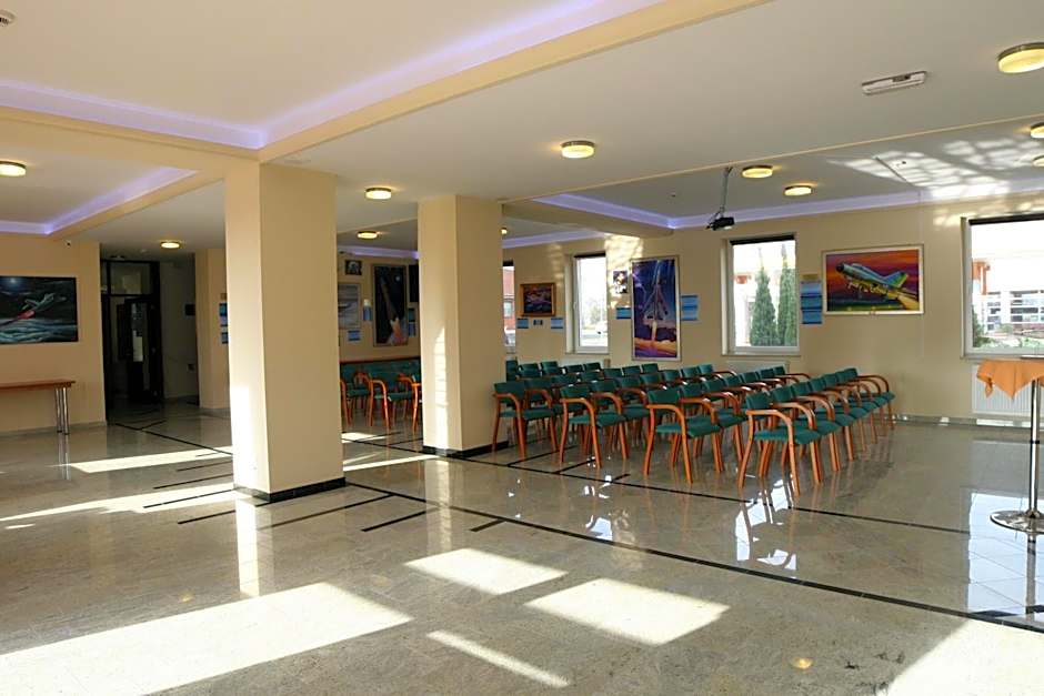 Hotel Kosmonauty Wrocław-Airport