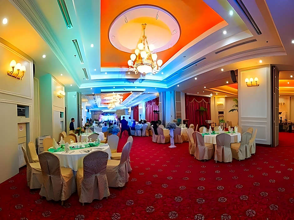 Sarrosa International Hotel And Residential Suites