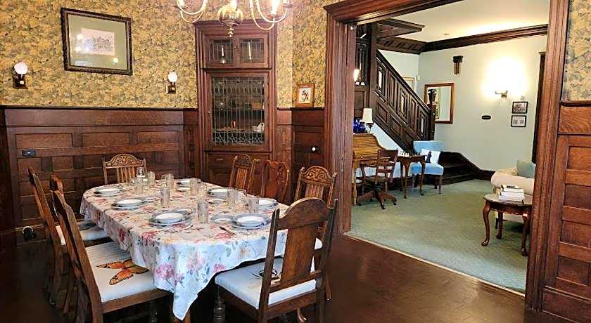 The Kings Throne Inn and Guest House