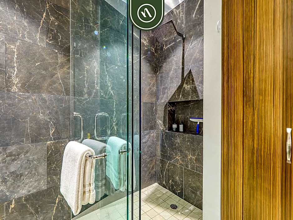 Luxury 2BR Condo in Romatic Zone - Rooftop Pool