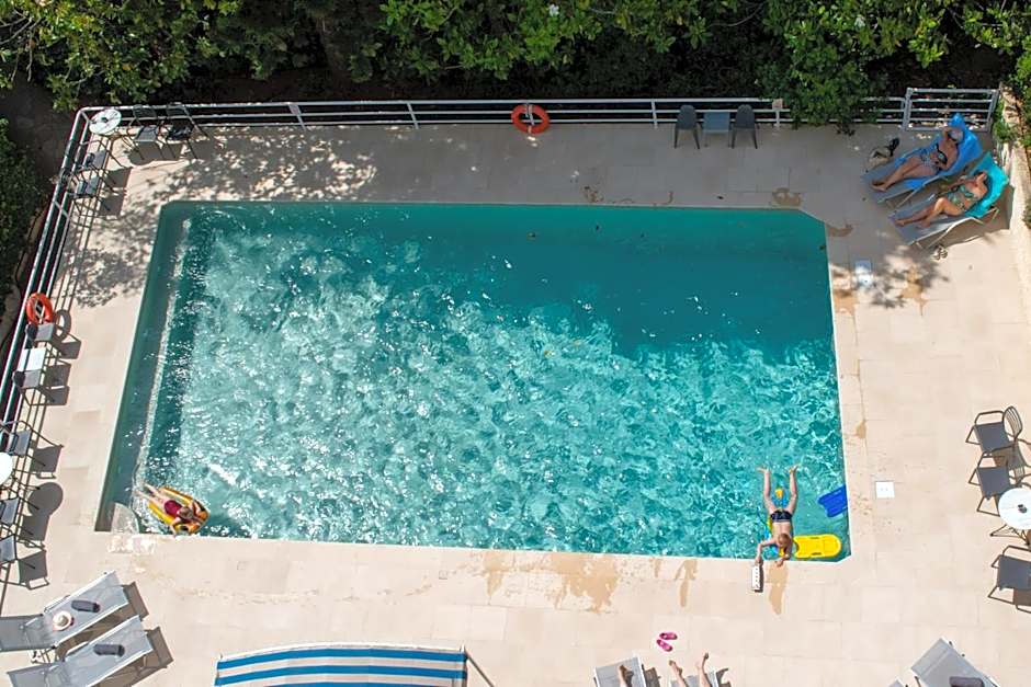 Stefanakis Hotel & Apartments