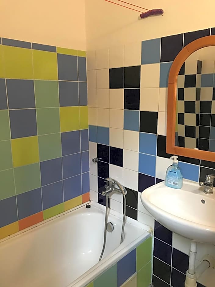 Hotel sebarozvoja s možnosťou získania poznania a inšpirujúcich prostriedkov na uplatňovanie vedomia, premenu seba a prostredia interiéru