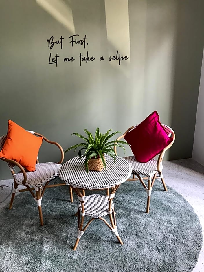 Home by the Bridge Hotel