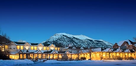 Coast Canmore Hotel & Conference Centre
