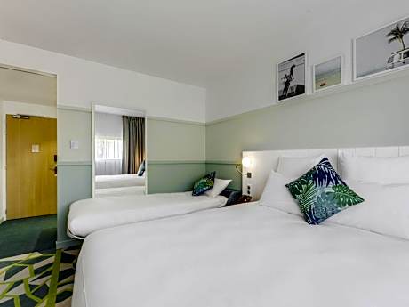 Standard Room with One Double Bed and One Single Bed