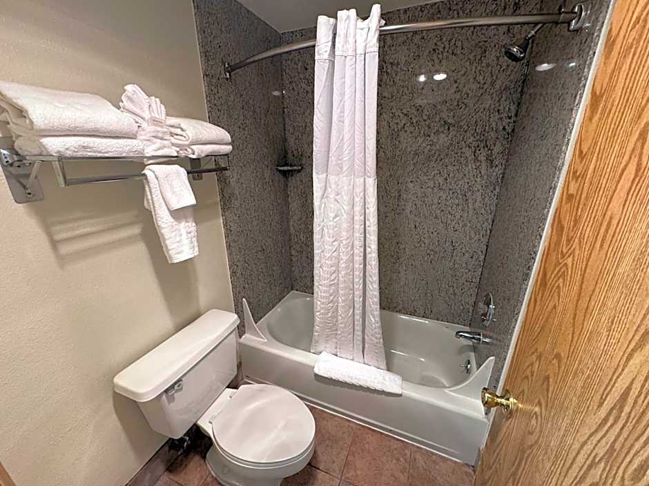 Promenade Inn & Suites Oceanfront