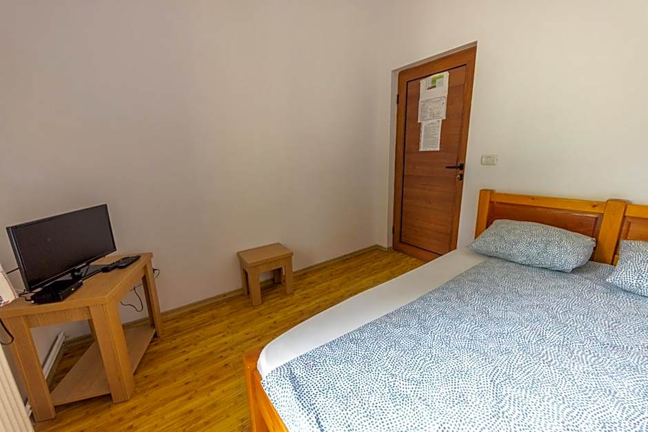 Route 68 Hostel Gurasada Park
