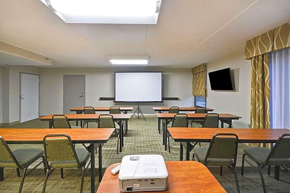 Hampton Inn By Hilton Detroit/Madison Heights/South Troy
