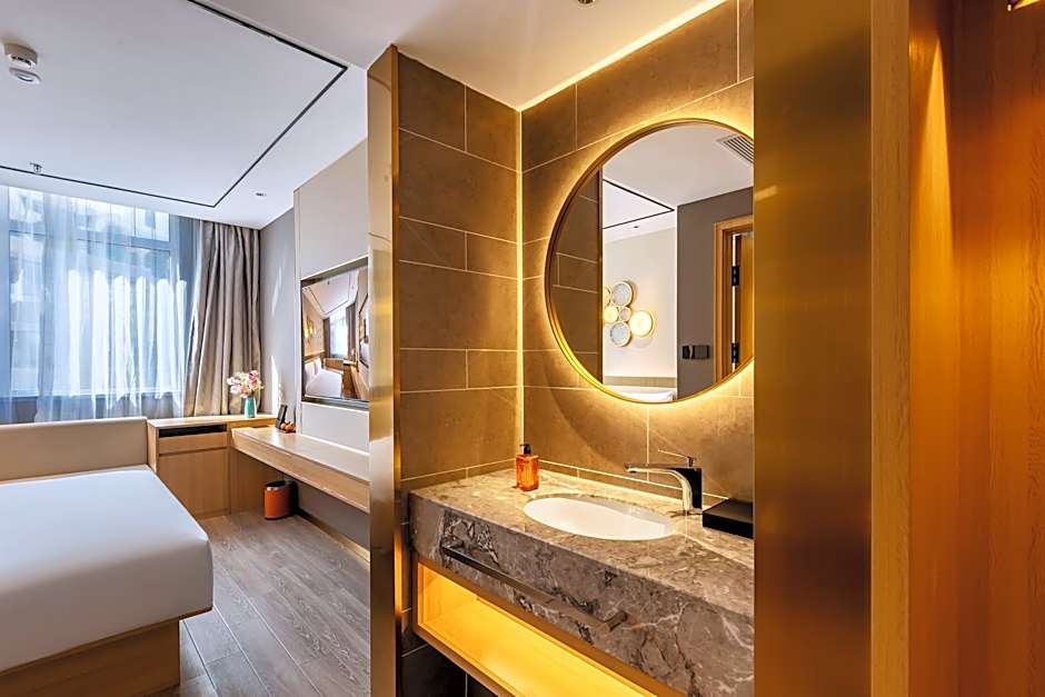 Photo 1 of 5 of Huazhu - Yueruo Liujin Bed Room