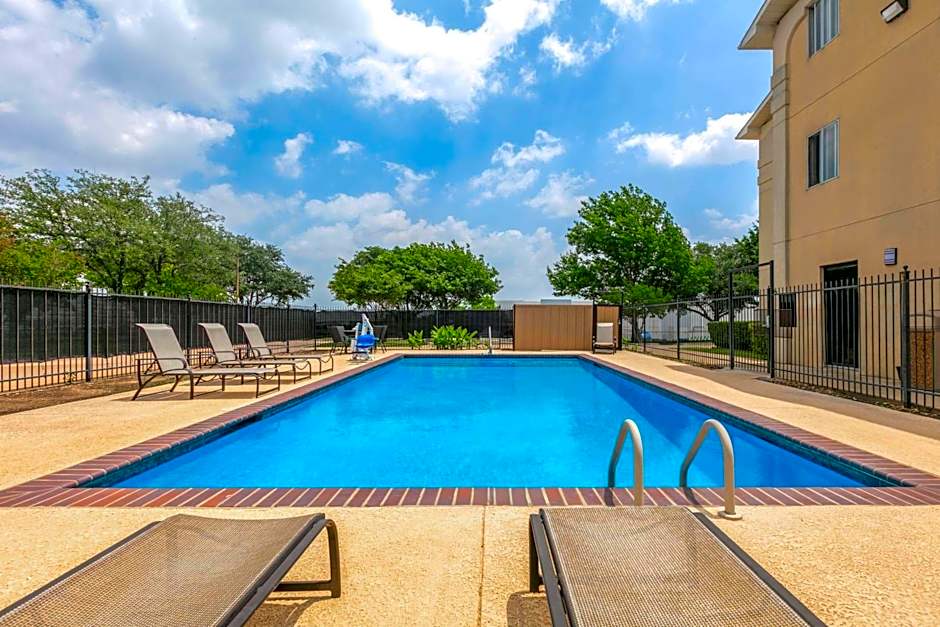 Super 8 by Wyndham Grapevine/DFW Airport Northwest