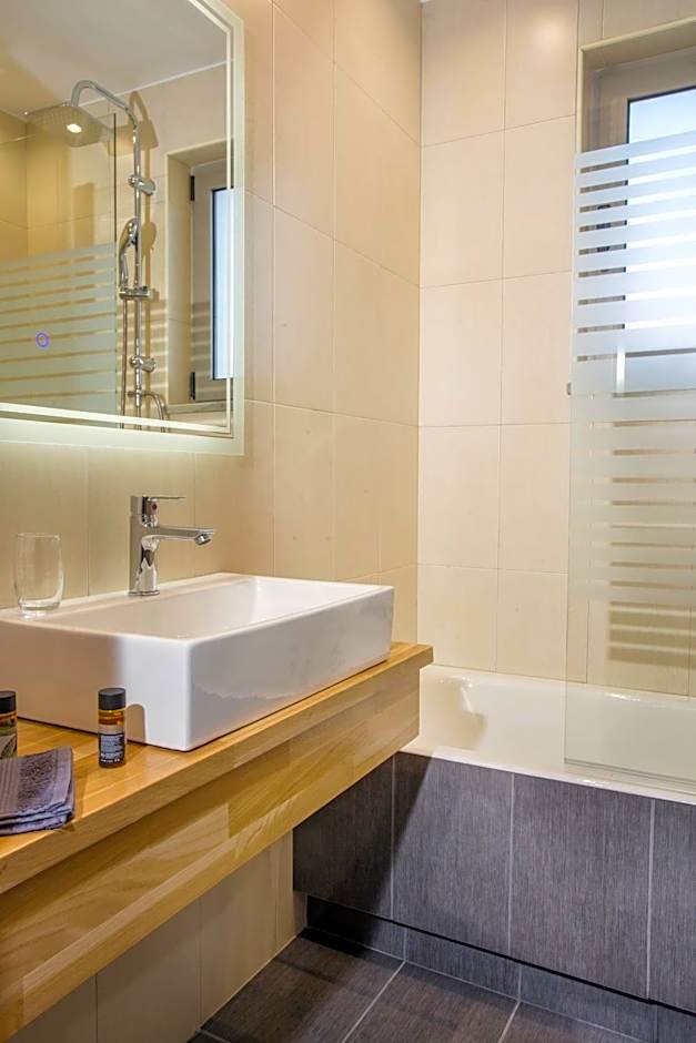 Vardians Villas & Suites