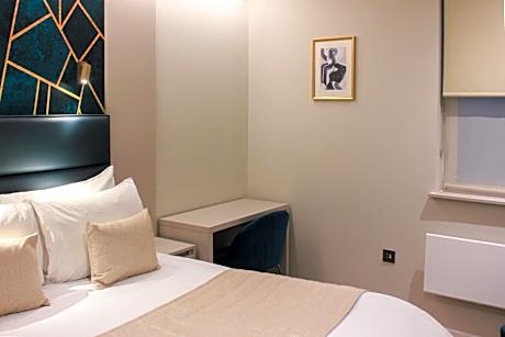 Double Studio with Jacuzzi (Lower Ground floor)