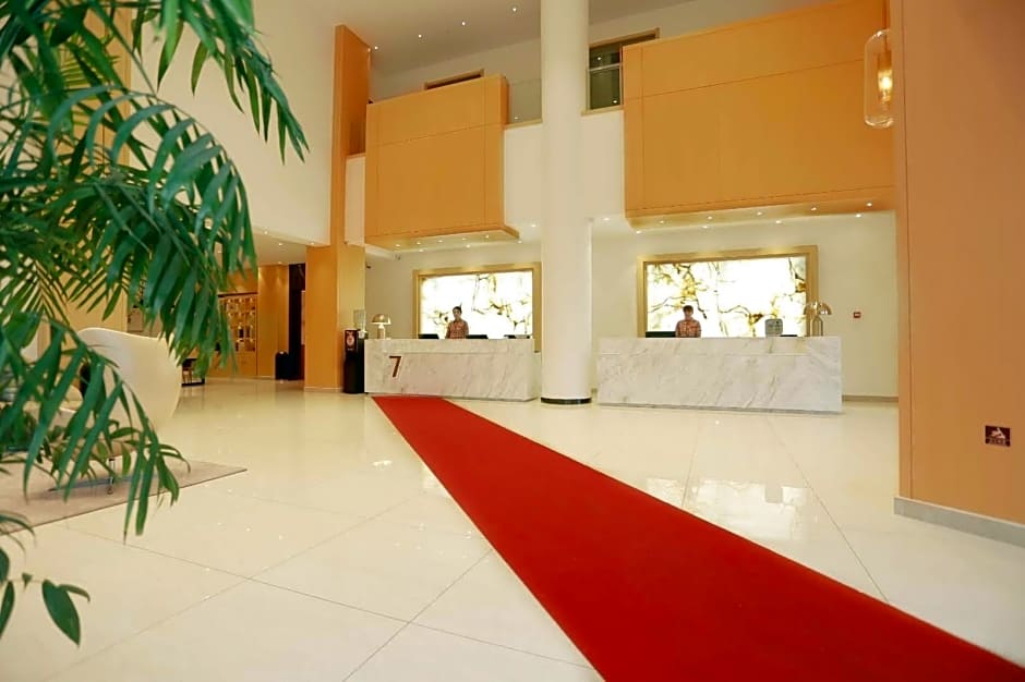 7 Days Premium·Weihai High-speed Rail Station Bathing Beach