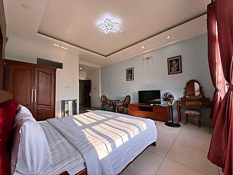 Luxury Room 1 King Non-Smoking