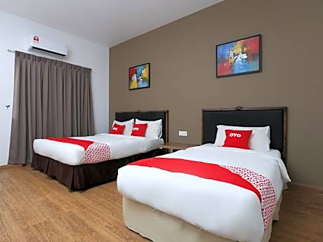 OYO 89915 EAST MOUNT HOTEL