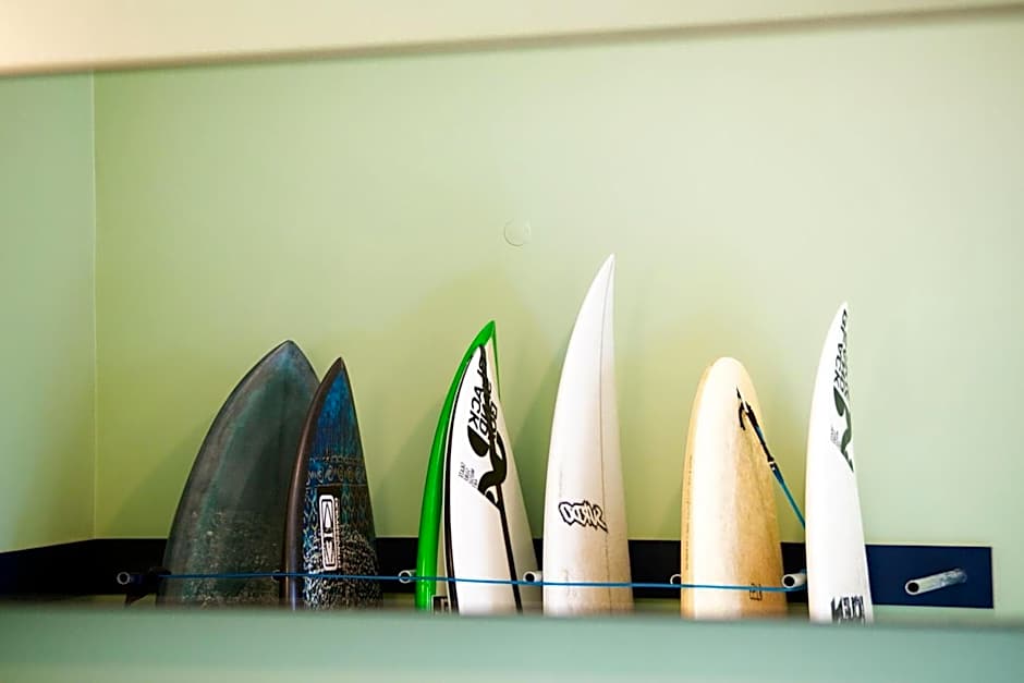 SALT LIPS - Azores Surf Experience