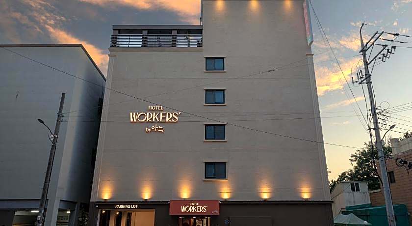 Workers Hotel Ansan by Aank