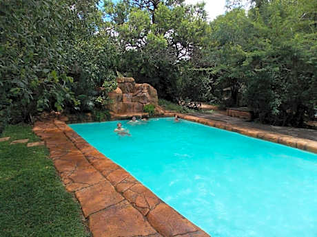 Shangrila-innibos Country Lodge