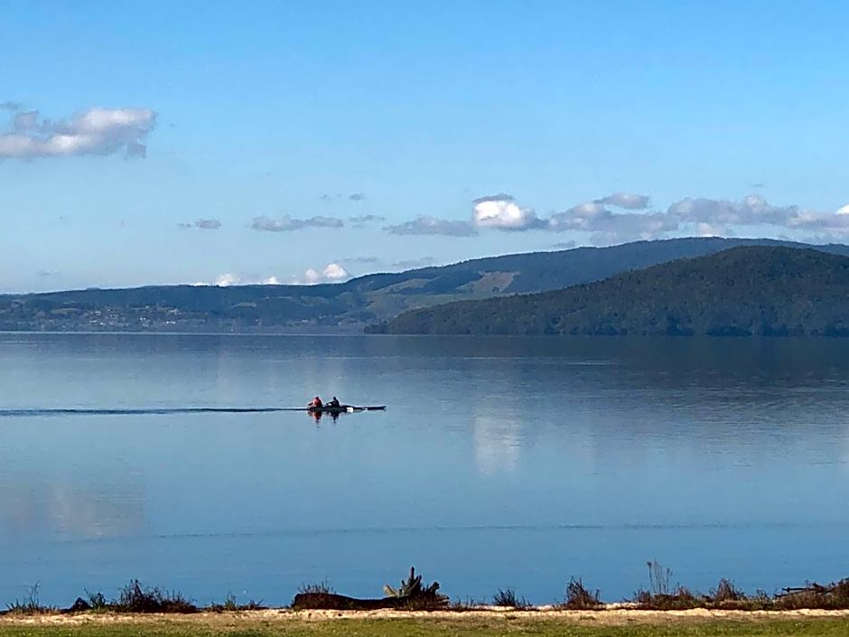 Jack & Di's Waiteti Lakefront Motel
