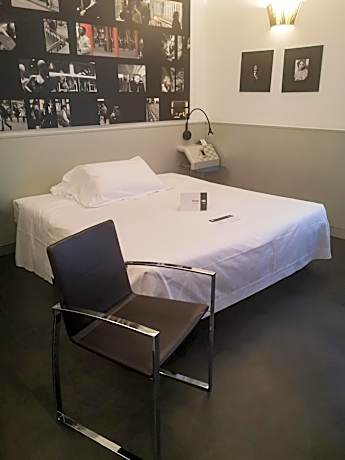 Small Single Room - Non-Smoking