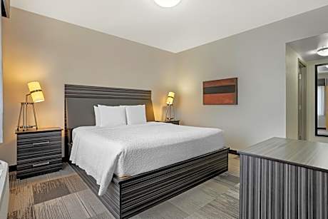 Best Western Plus Airport Inn & Suites