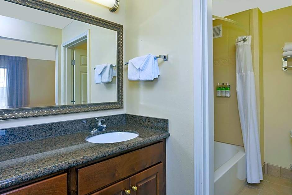 Staybridge Suites Lansing-Okemos By IHG