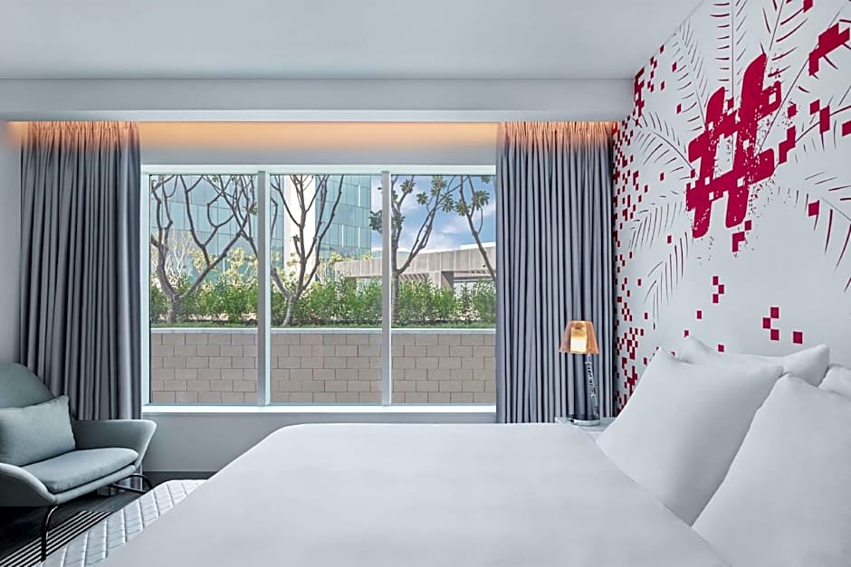 Radisson Red Dubai Silicon Oasis