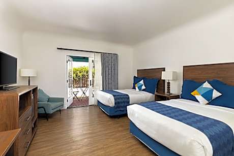 Room with 2 Double Beds, Roll-in Shower, Patio - Accessible