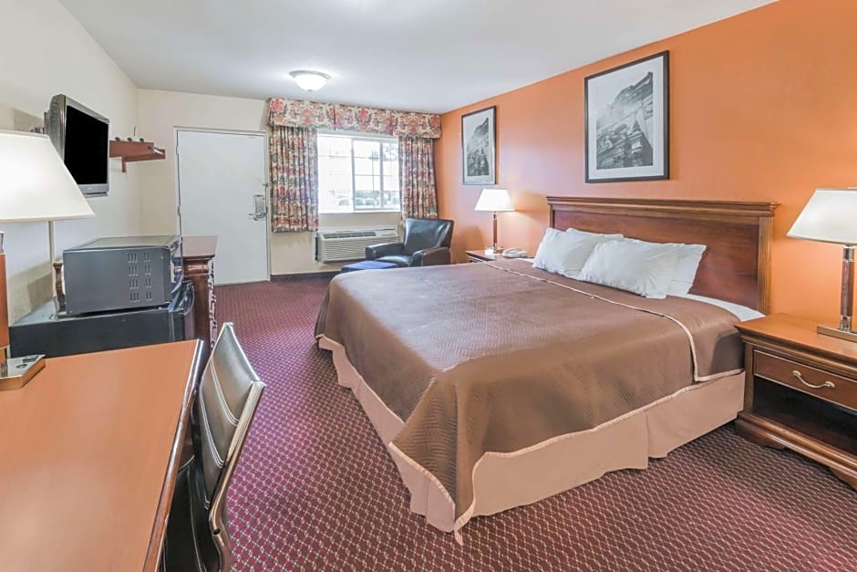 Travelodge by Wyndham Grove City / So. Columbus