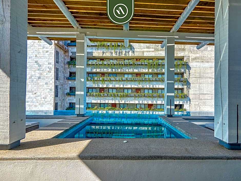 New 1 BR Condo - Oceanview Pool - 2 min to Beach